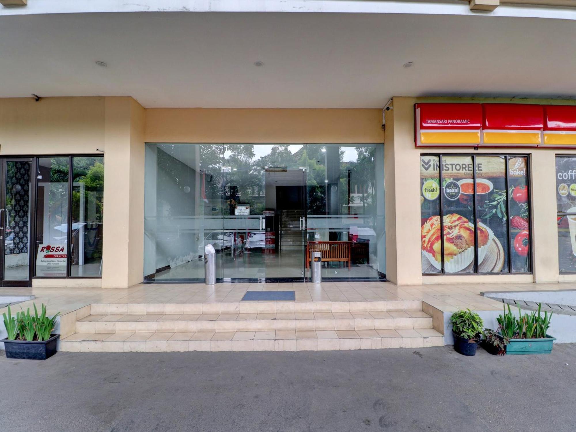 Oyo Life 92910 Tamansari Panoramic By Tira